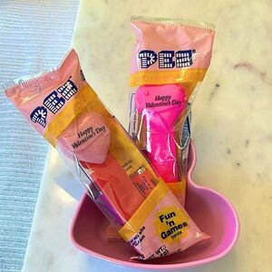 Happy Hearts Day Heart Shaped PEZ Vintage NEW IN PACKAGE Collectible Pink 1